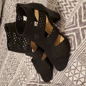 NWOT 10W US XOXO Black Heel 3.5"